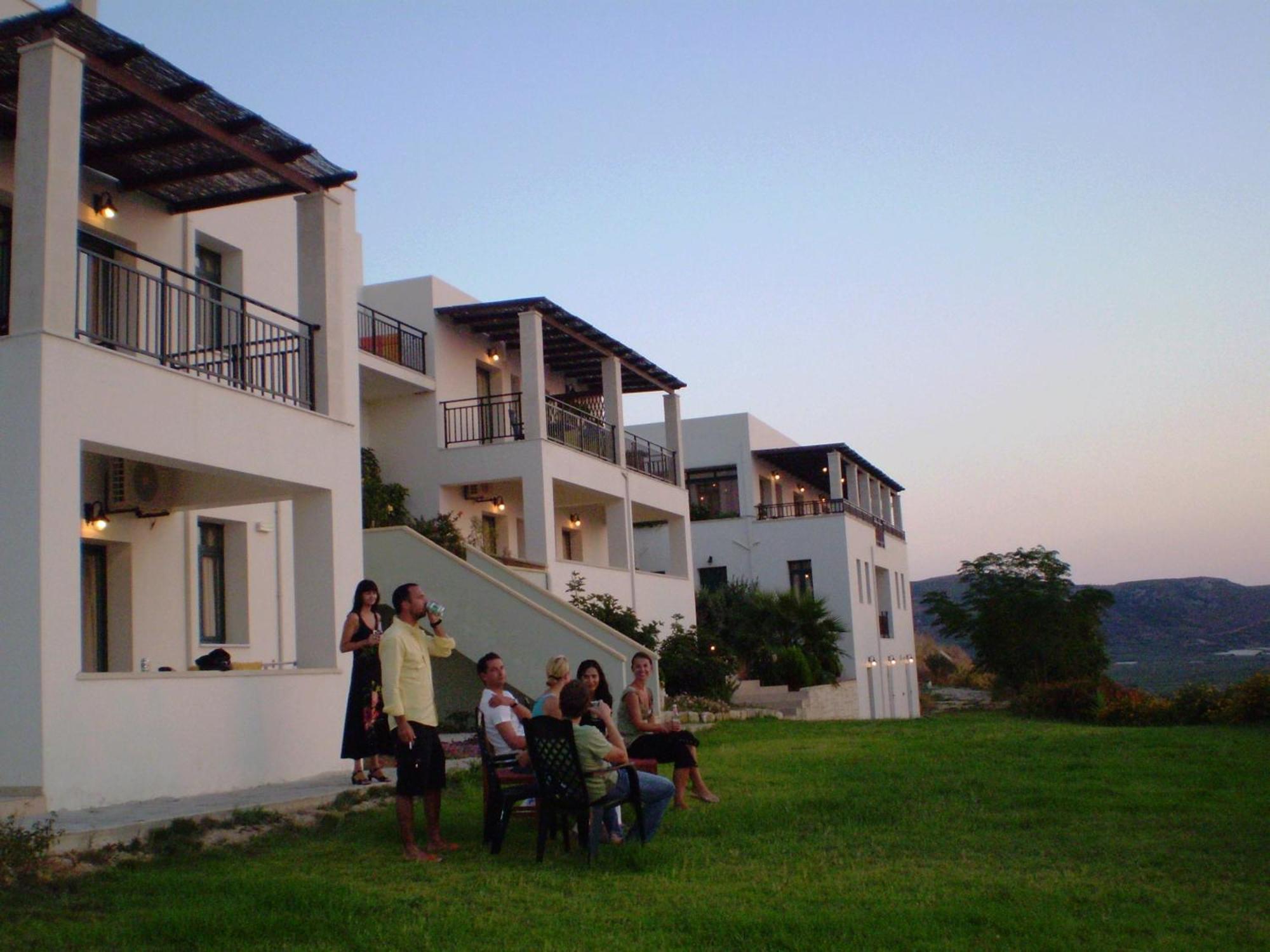 Roubini Apartments Falasarna Exterior foto